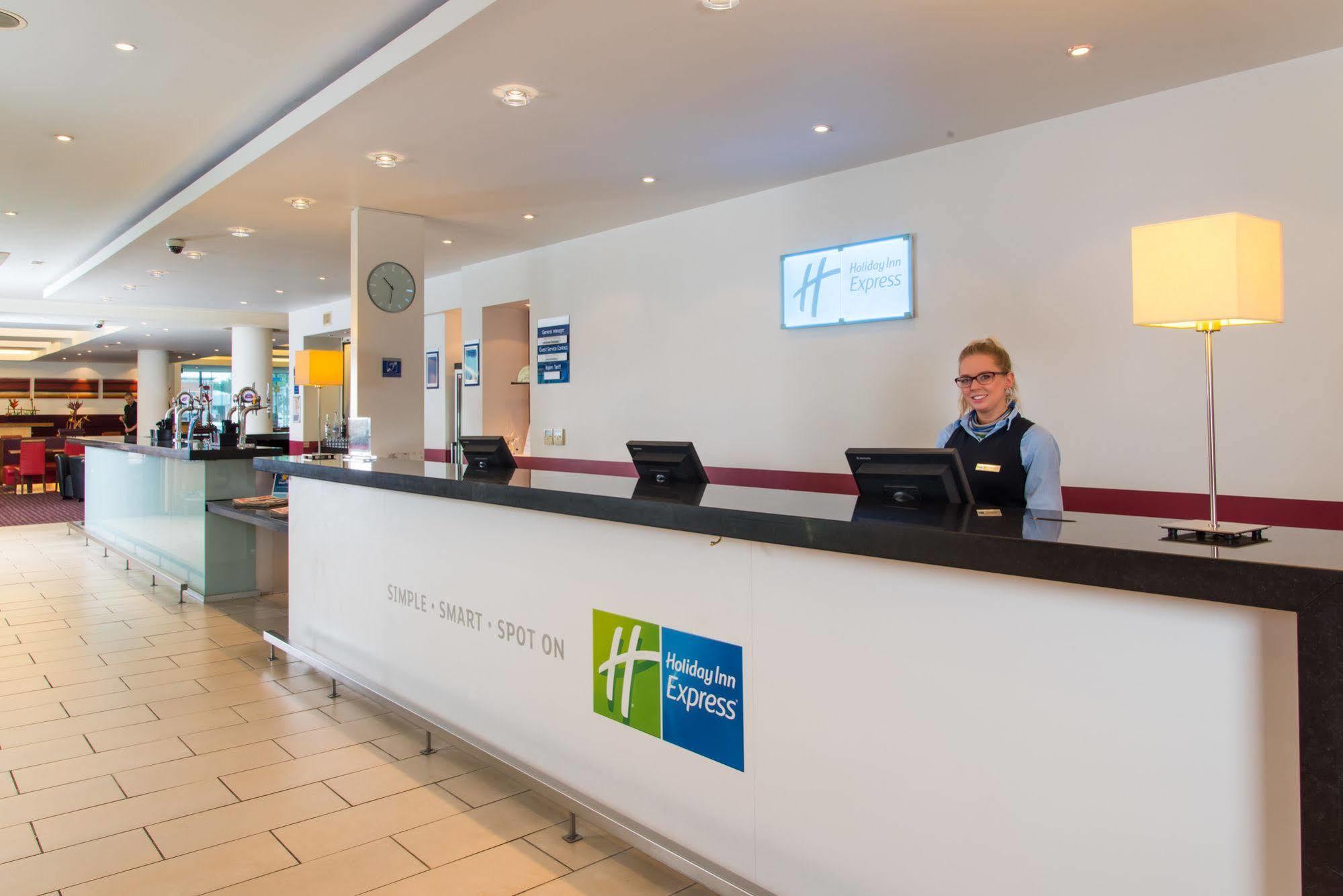 Express Centre By Ihg Отель